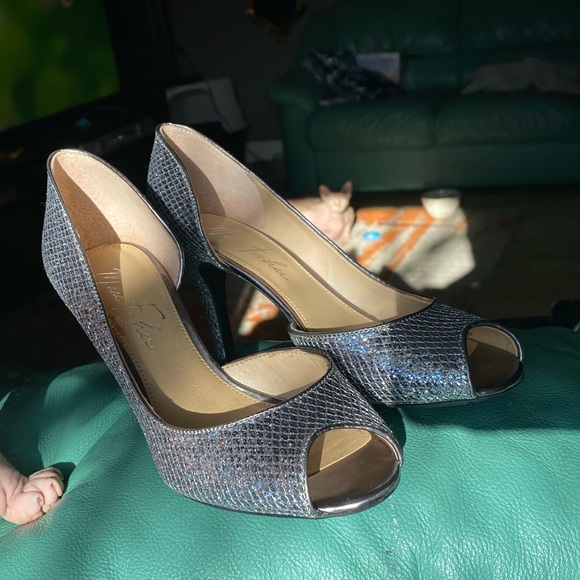 Marc Fisher glitter pumps with open toe and arch - Picture 2 of 4